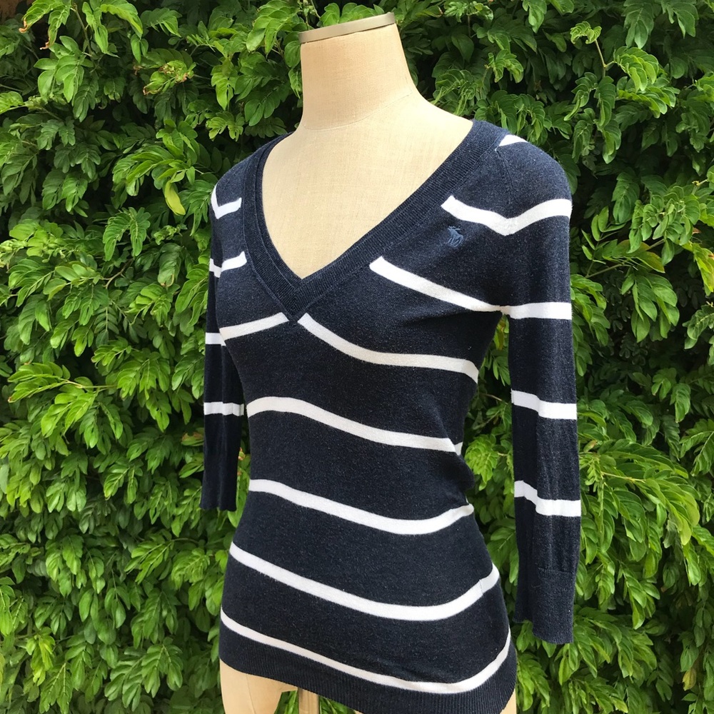 Abercrombie & Fitch 3/4 Sleeve V Neck Sweater